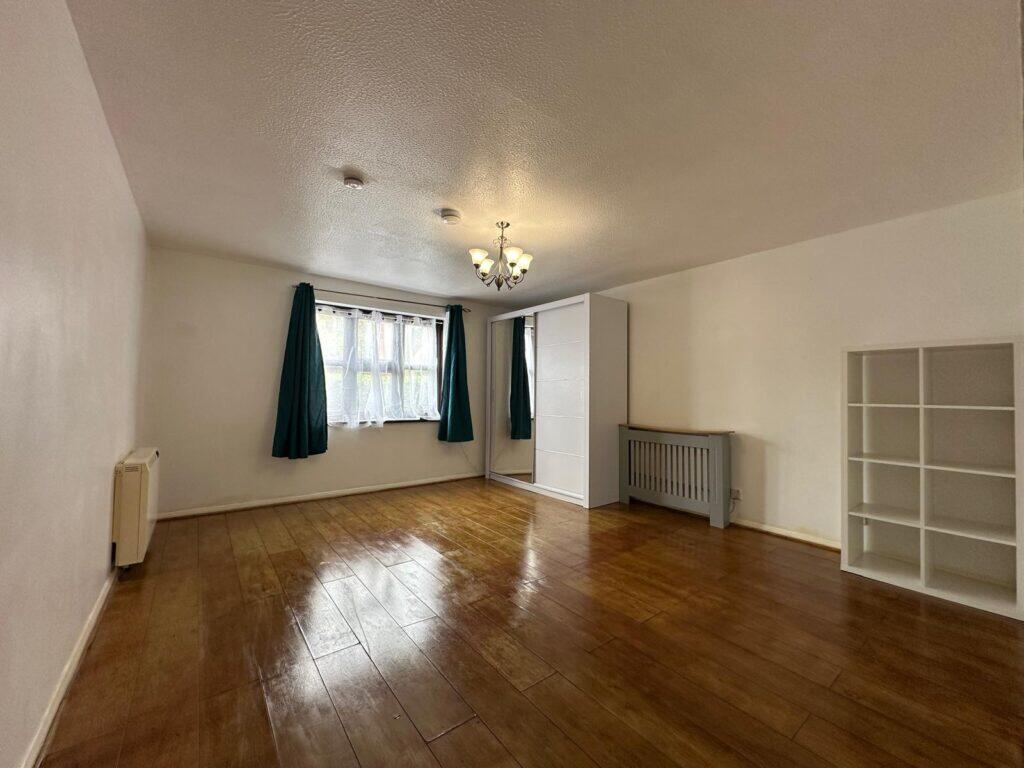 2 bed 1st Floor Flat for rent in Tottenham. From Andrew Lloyd Estates Ltd