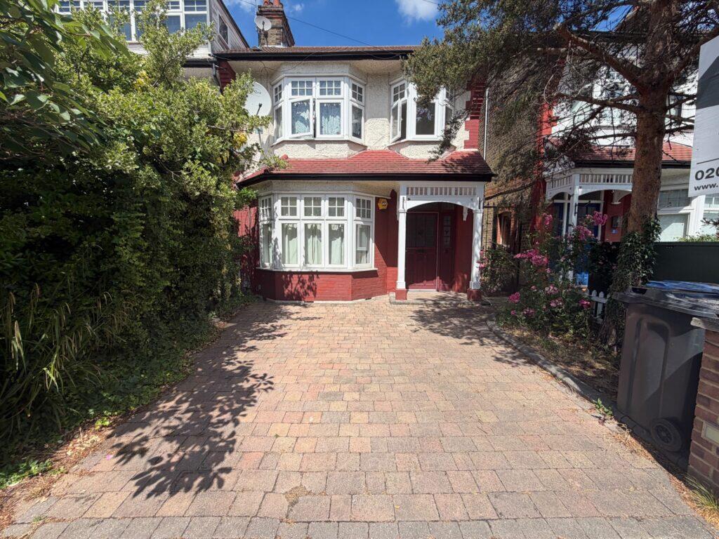 4 bed Mid Terraced House for rent in Wood Green. From Andrew Lloyd Estates Ltd