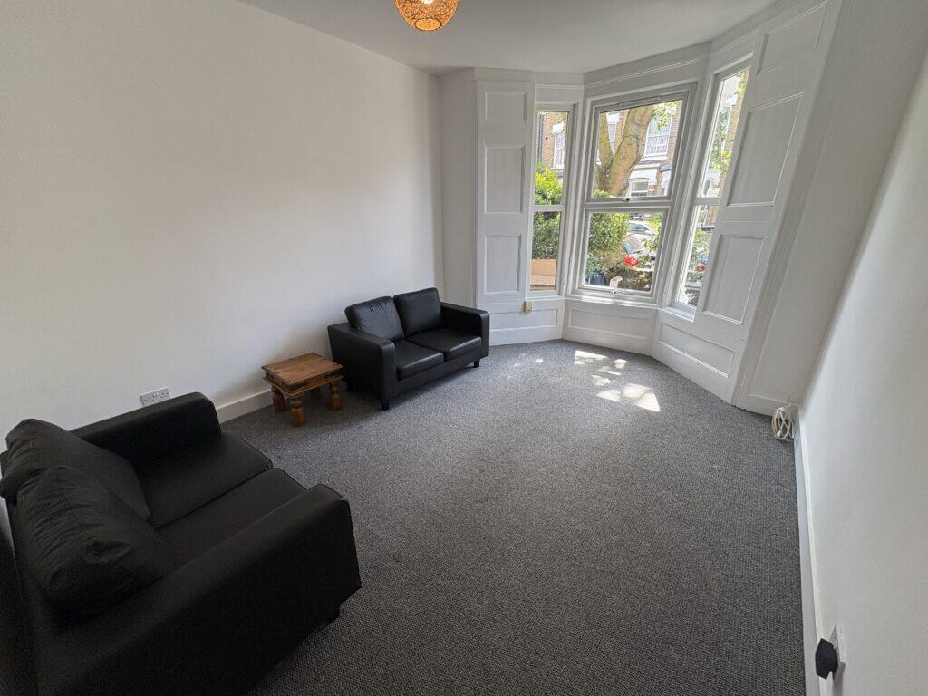 1 bed 1st Floor Flat for rent in Stoke Newington. From Andrew Lloyd Estates Ltd