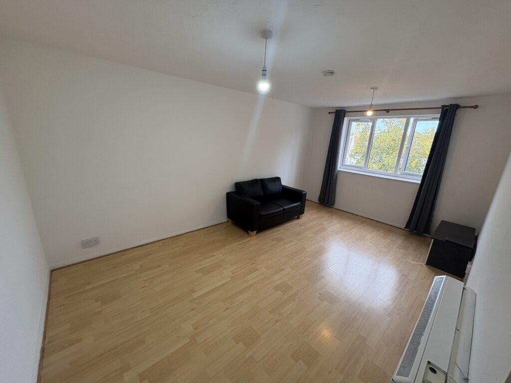 2 bed 1st Floor Flat for rent in Barking. From Andrew Lloyd Estates Ltd 2 bed 1st Floor Flat for rent in Barking. From Andrew Lloyd Estates Ltd