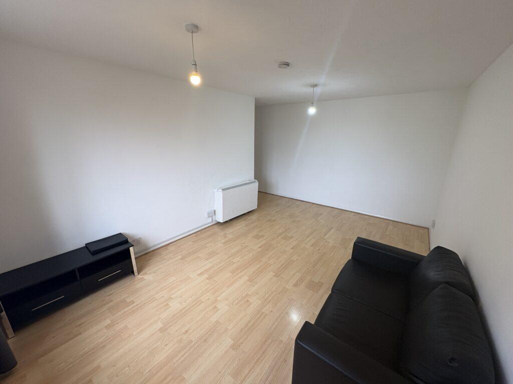 2 bed 1st Floor Flat for rent in Barking. From Andrew Lloyd Estates Ltd 2 bed 1st Floor Flat for rent in Barking. From Andrew Lloyd Estates Ltd