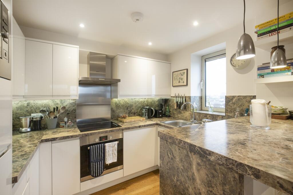 2 bed Apartment for rent in London. From Andrew Reeves - Westminster & Belgravia