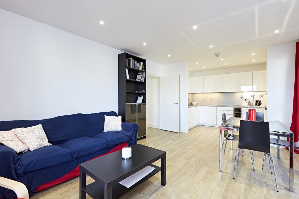 2 bed Apartment for rent in Clapham. From Andrew Reeves - Westminster & Pimlico