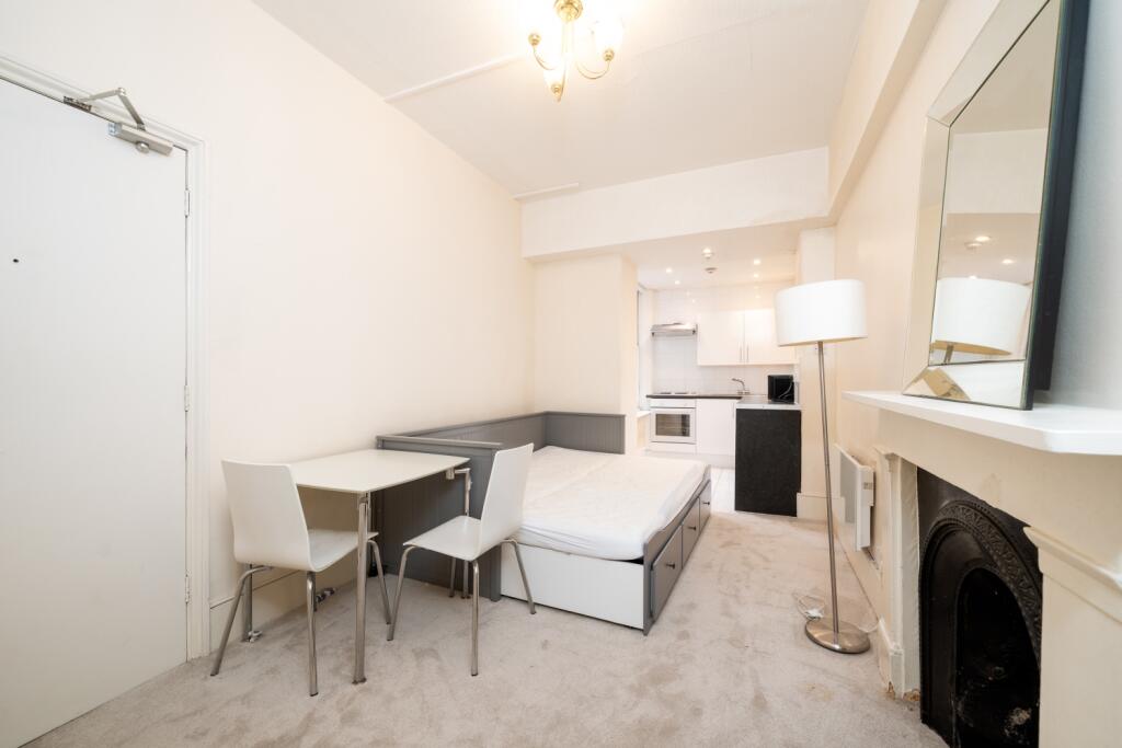 4 bed Studio for rent in London. From Andrew Reeves - Westminster & Pimlico