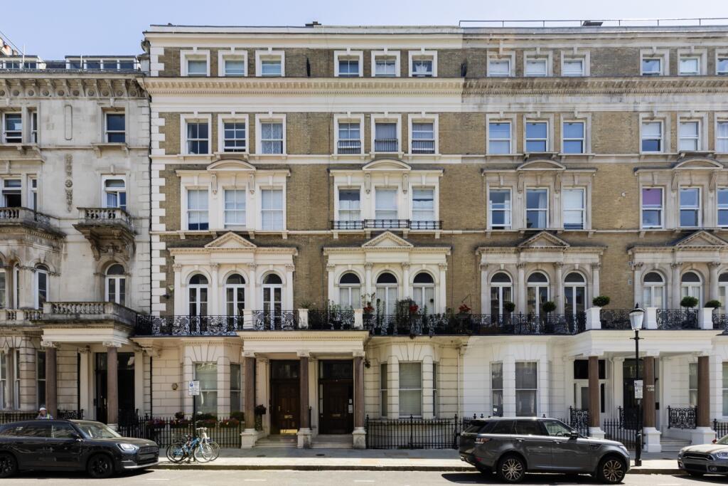 4 bed Apartment for rent in Kensington. From Andrew Reeves - Westminster & Pimlico