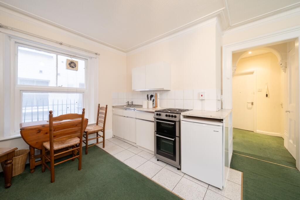 4 bed Studio for rent in Kensington. From Andrew Reeves - Westminster & Pimlico