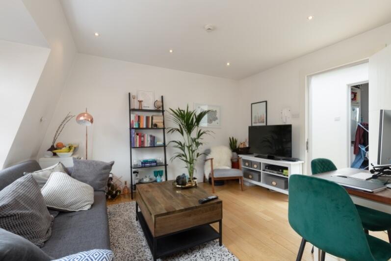 2 bed Apartment for rent in London. From Andrew Reeves - Westminster & Pimlico