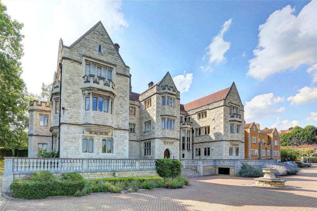 2 bed 1st Floor Flat for rent in Wimbledon. From andrew scott robertson