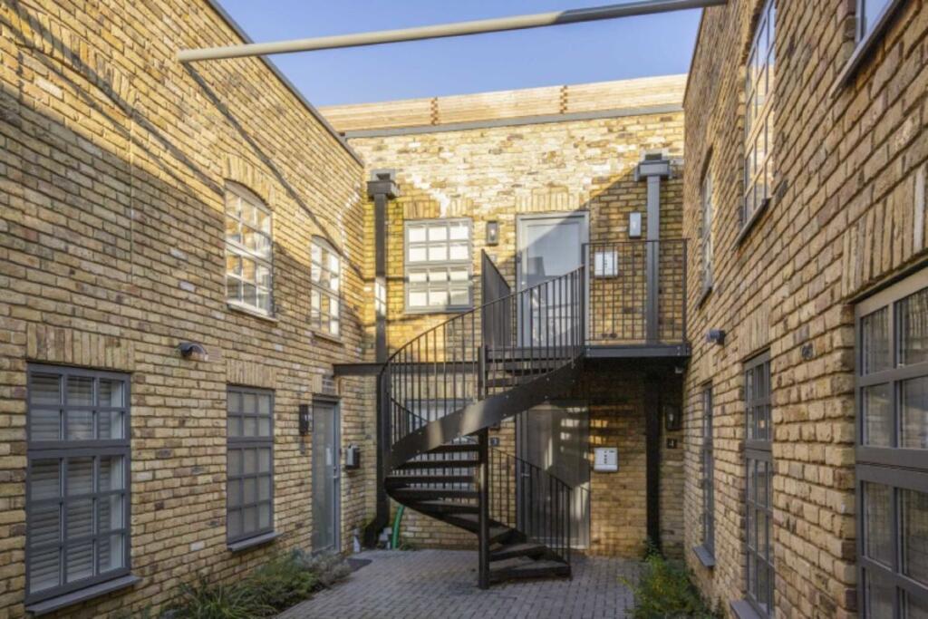 1 bed 1st Floor Flat for rent in Wimbledon. From andrew scott robertson