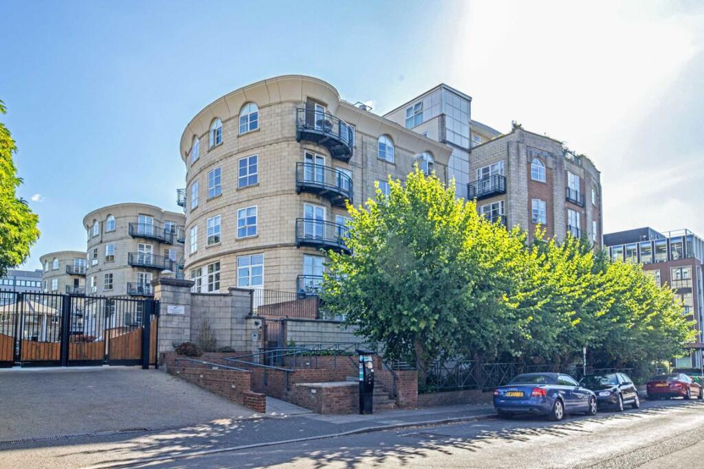 1 bed 1st Floor Flat for rent in Wimbledon. From andrew scott robertson
