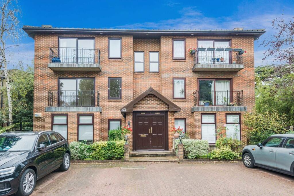 3 bed 1st Floor Flat for rent in Wimbledon. From andrew scott robertson