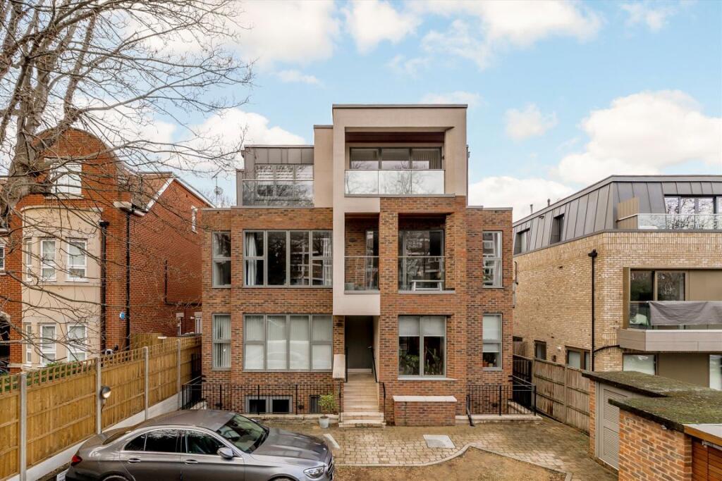 2 bed 1st Floor Flat for rent in Putney. From andrew scott robertson