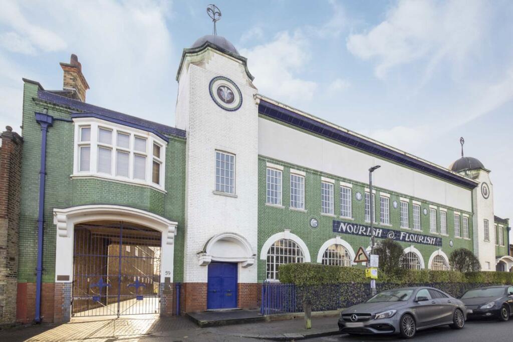 3 bed 1st Floor Flat for rent in London. From andrew scott robertson