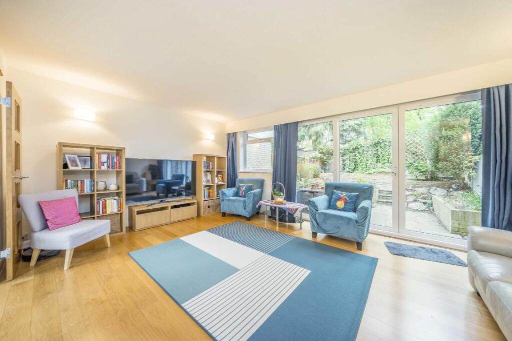 5 bed Mid Terraced House for rent in Wimbledon. From andrew scott robertson