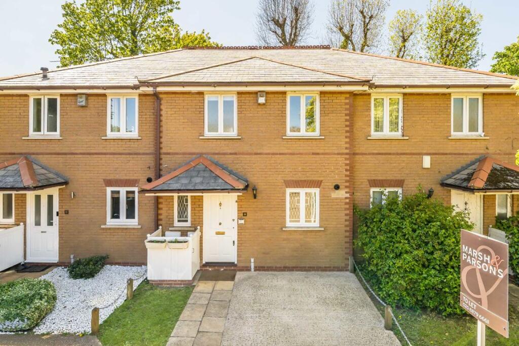 3 bed Mid Terraced House for rent in Putney. From andrew scott robertson