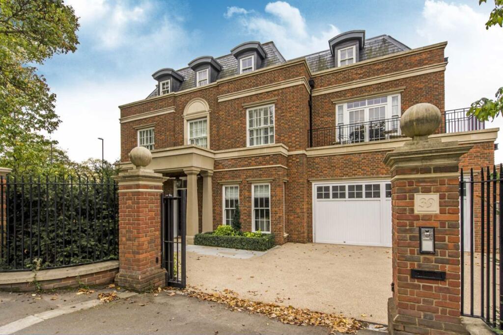 5 bed Detached for rent in New Malden. From andrew scott robertson