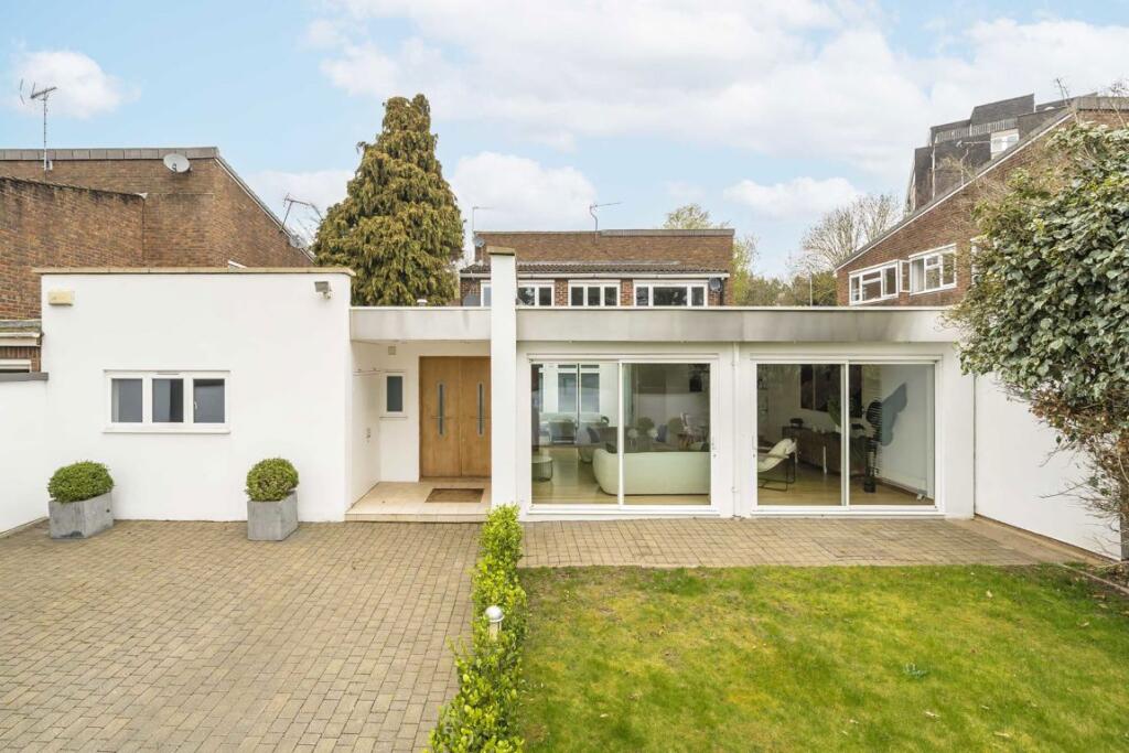 4 bed Detached for rent in Wimbledon. From andrew scott robertson 4 bed Detached for rent in Wimbledon. From andrew scott robertson