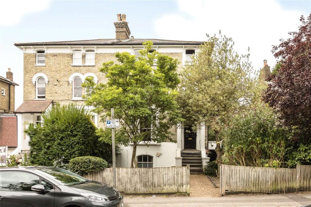 1 bed 1st Floor Flat for rent in Wimbledon. From andrew scott robertson