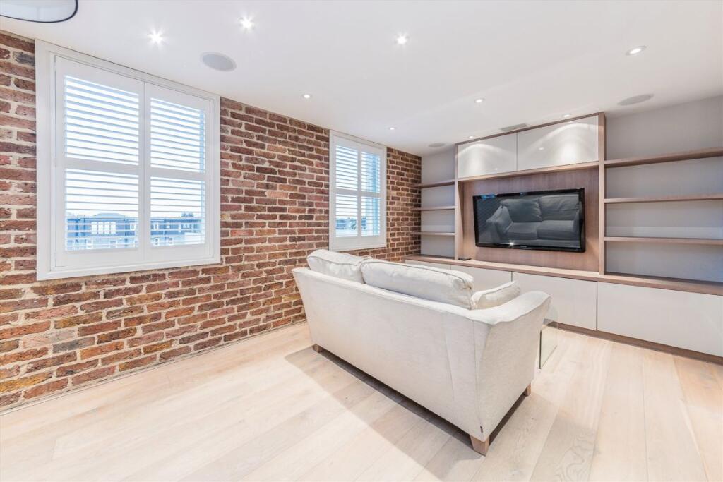 2 bed 1st Floor Flat for rent in Merton. From andrew scott robertson