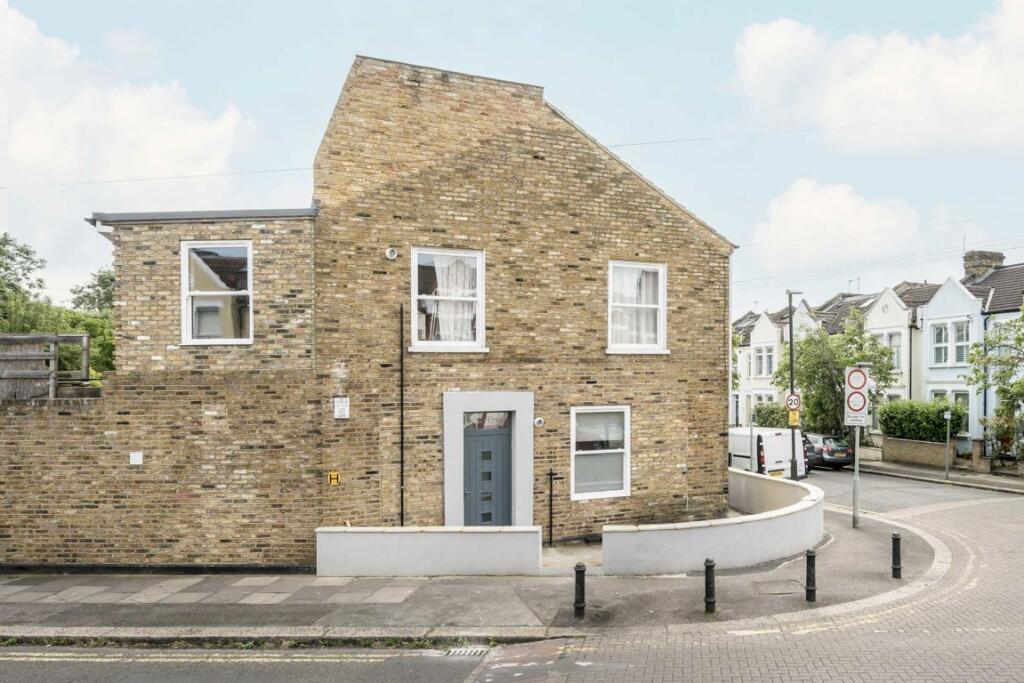 2 bed 1st Floor Flat for rent in Wimbledon. From andrew scott robertson