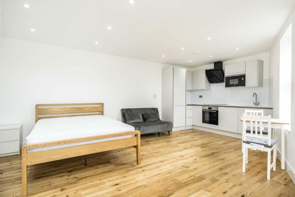 4 bed Studio for rent in Wimbledon. From andrew scott robertson