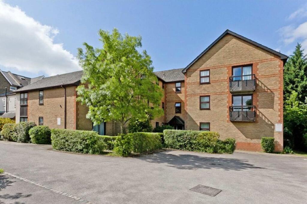 2 bed 1st Floor Flat for rent in Wimbledon. From andrew scott robertson
