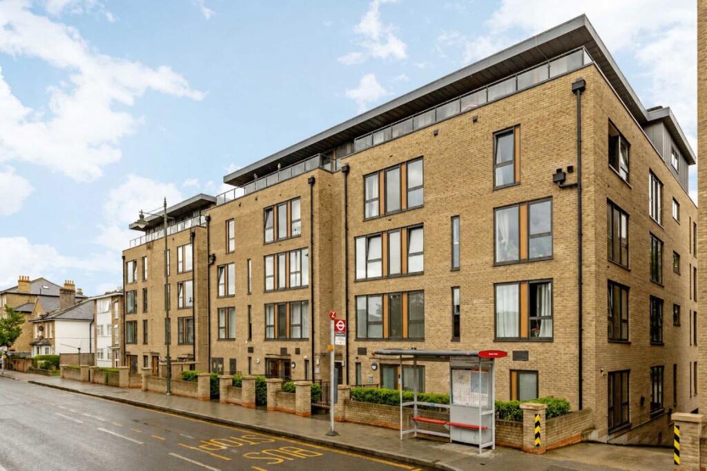 3 bed 1st Floor Flat for rent in Wimbledon. From andrew scott robertson