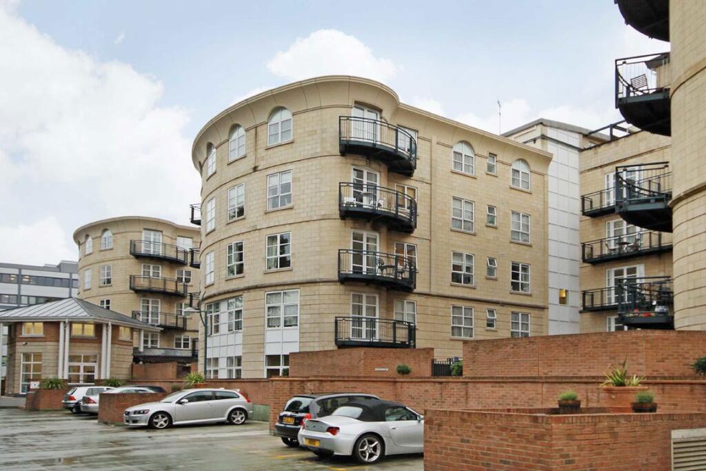 2 bed 1st Floor Flat for rent in Wimbledon. From andrew scott robertson