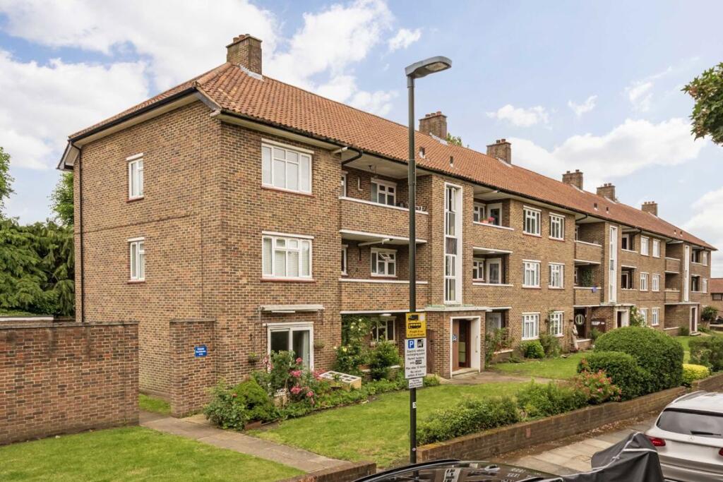 2 bed 1st Floor Flat for rent in Wimbledon. From andrew scott robertson
