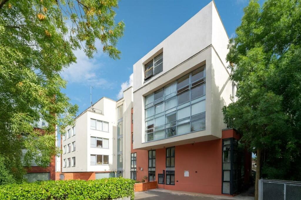 1 bed 1st Floor Flat for rent in Wimbledon. From andrew scott robertson 1 bed 1st Floor Flat for rent in Wimbledon. From andrew scott robertson