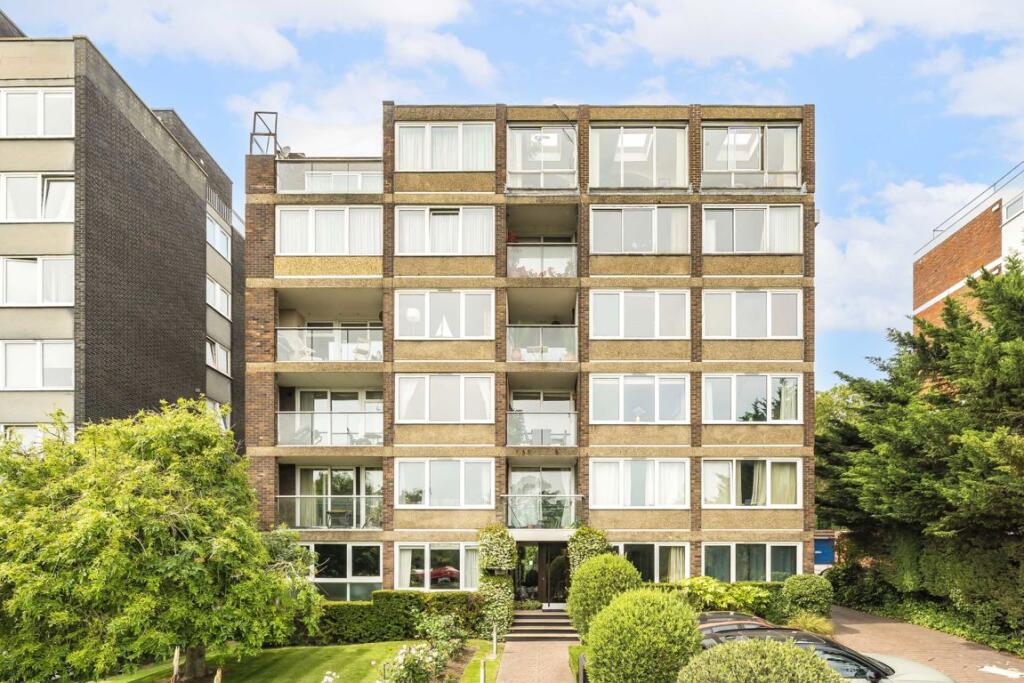 2 bed 1st Floor Flat for rent in London. From andrew scott robertson