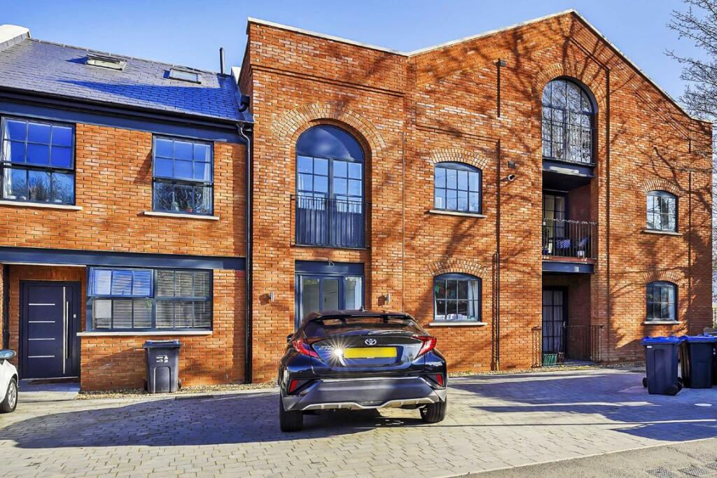 2 bed 1st Floor Flat for rent in Merton. From andrew scott robertson