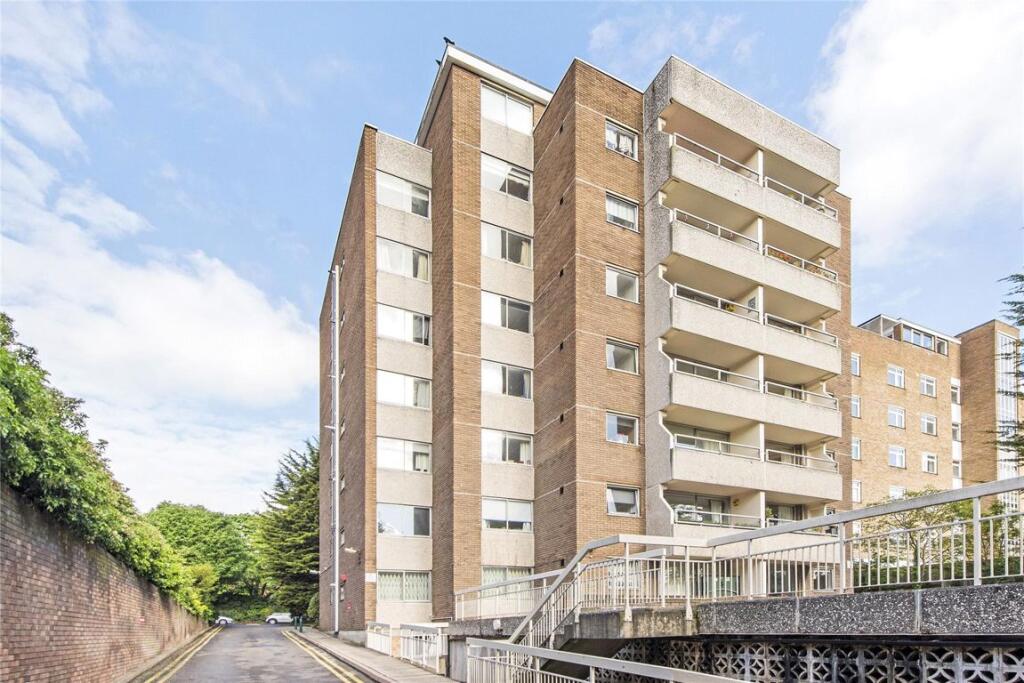2 bed 1st Floor Flat for rent in Putney. From andrew scott robertson