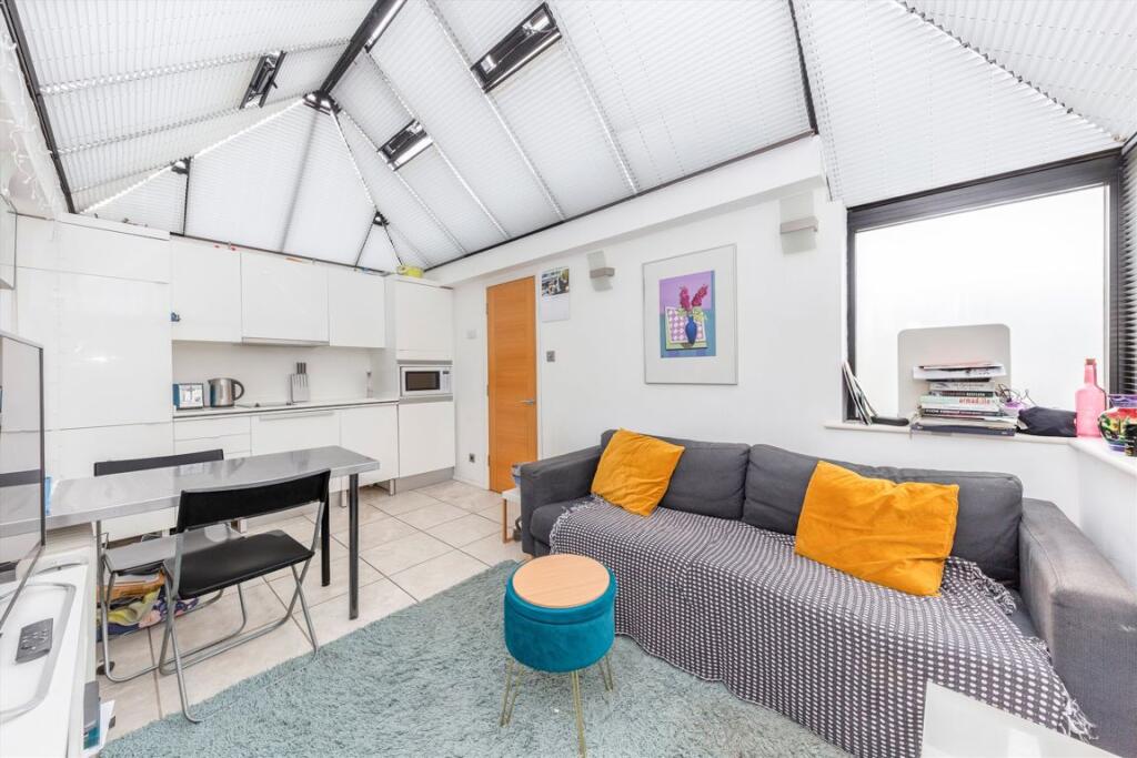 1 bed 1st Floor Flat for rent in Wimbledon. From andrew scott robertson