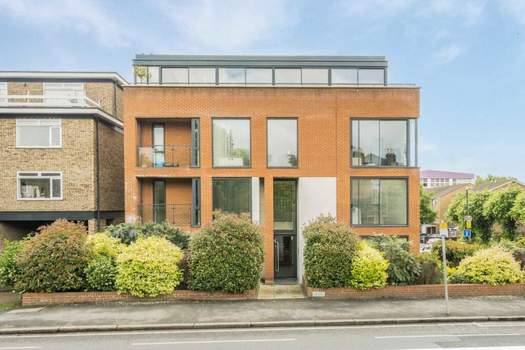 2 bed 1st Floor Flat for rent in Wimbledon. From andrew scott robertson
