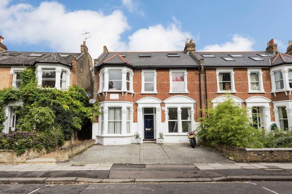 3 bed 1st Floor Flat for rent in Wimbledon. From andrew scott robertson