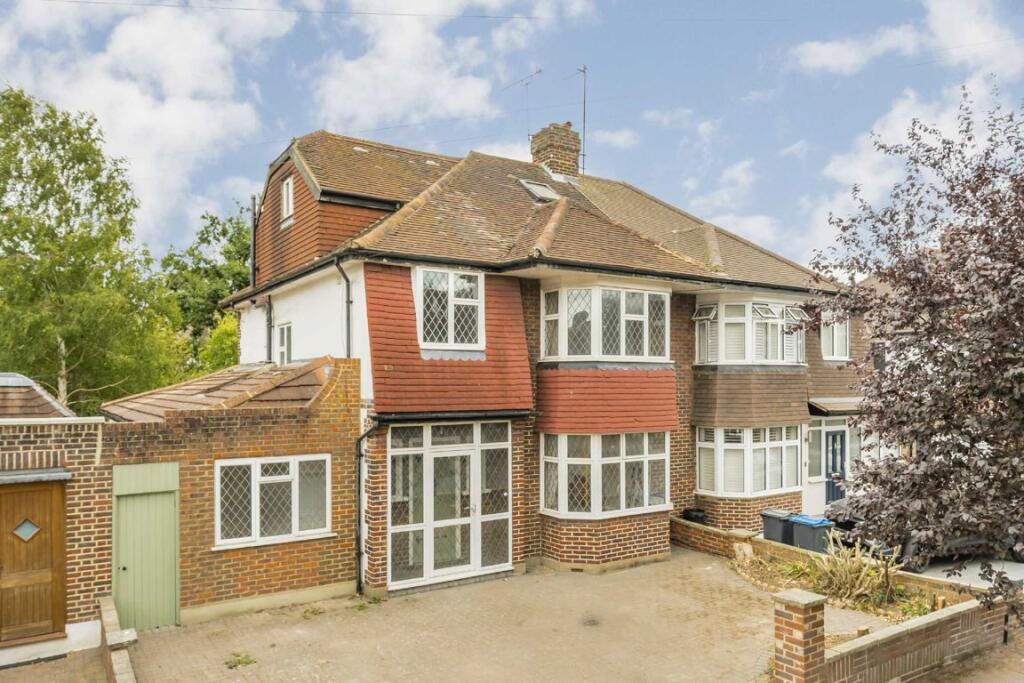 4 bed Semi Detached for rent in New Malden. From andrew scott robertson