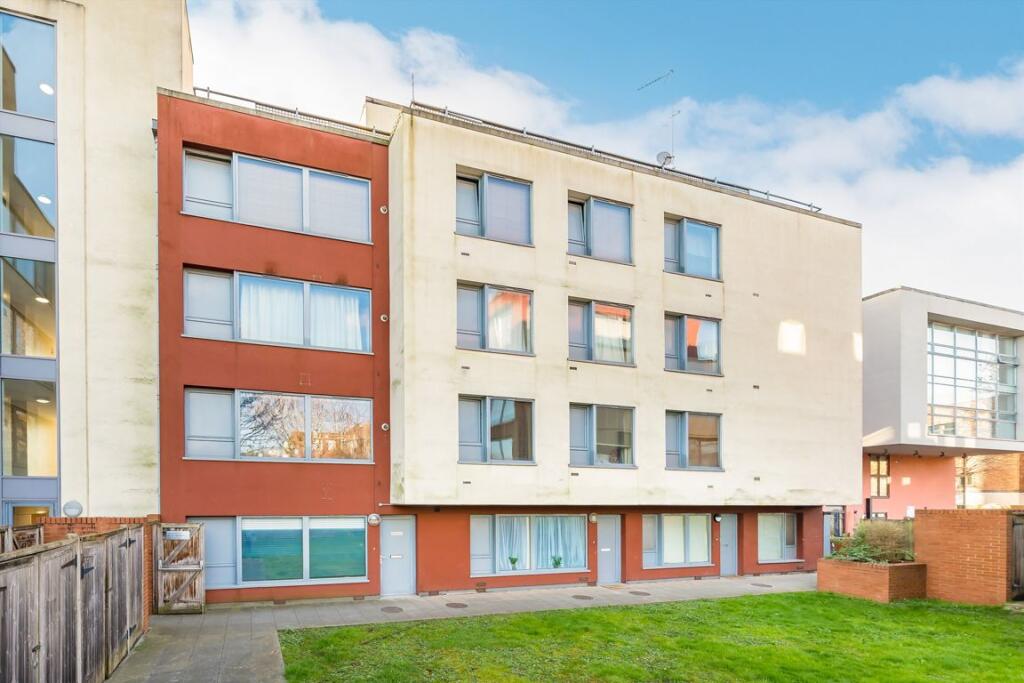 1 bed 1st Floor Flat for rent in Wimbledon. From andrew scott robertson
