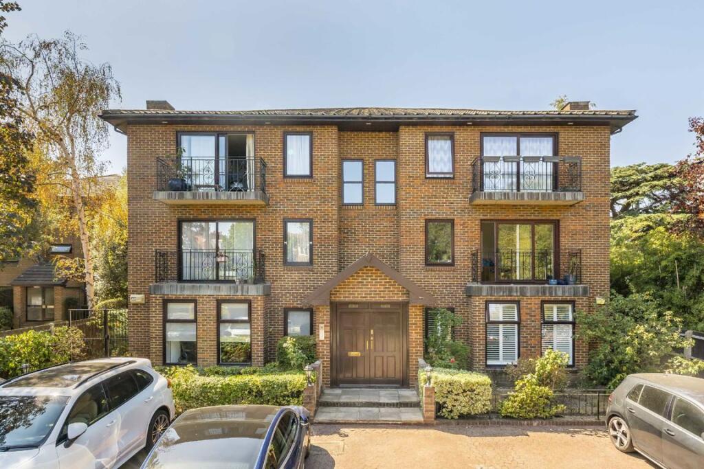 3 bed 1st Floor Flat for rent in Wimbledon. From andrew scott robertson
