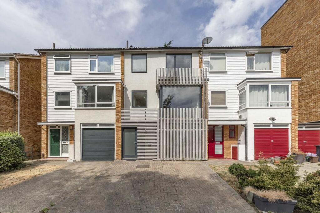 4 bed Detached for rent in Wimbledon. From andrew scott robertson