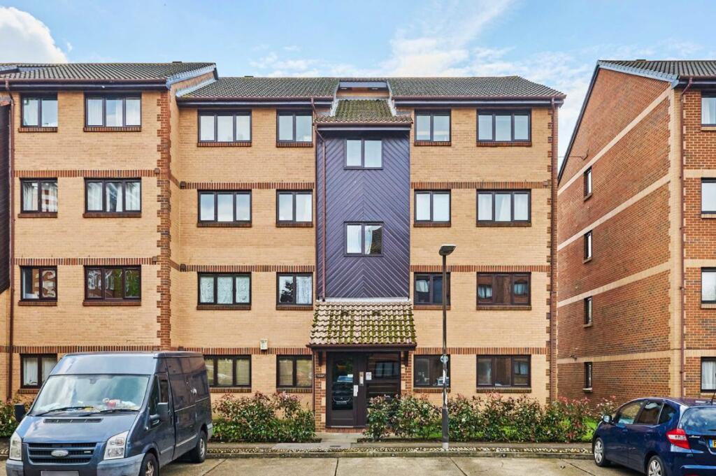 2 bed 1st Floor Flat for rent in Wimbledon. From andrew scott robertson