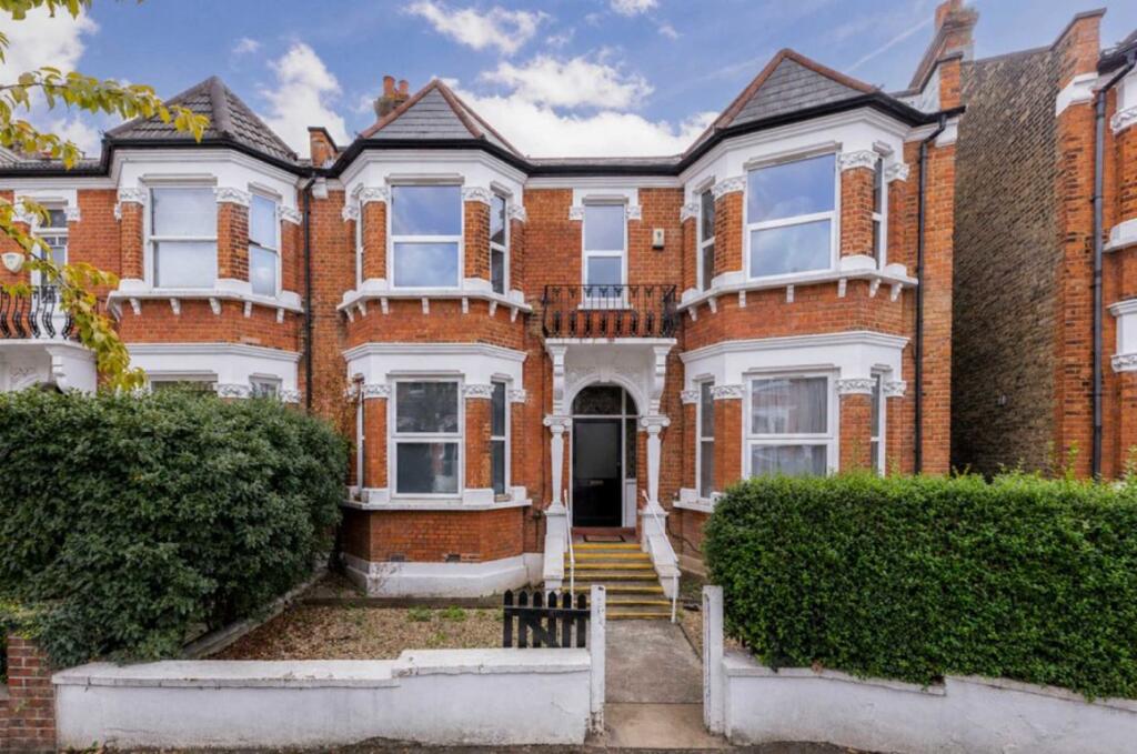 2 bed 1st Floor Flat for rent in Wimbledon. From andrew scott robertson 2 bed 1st Floor Flat for rent in Wimbledon. From andrew scott robertson