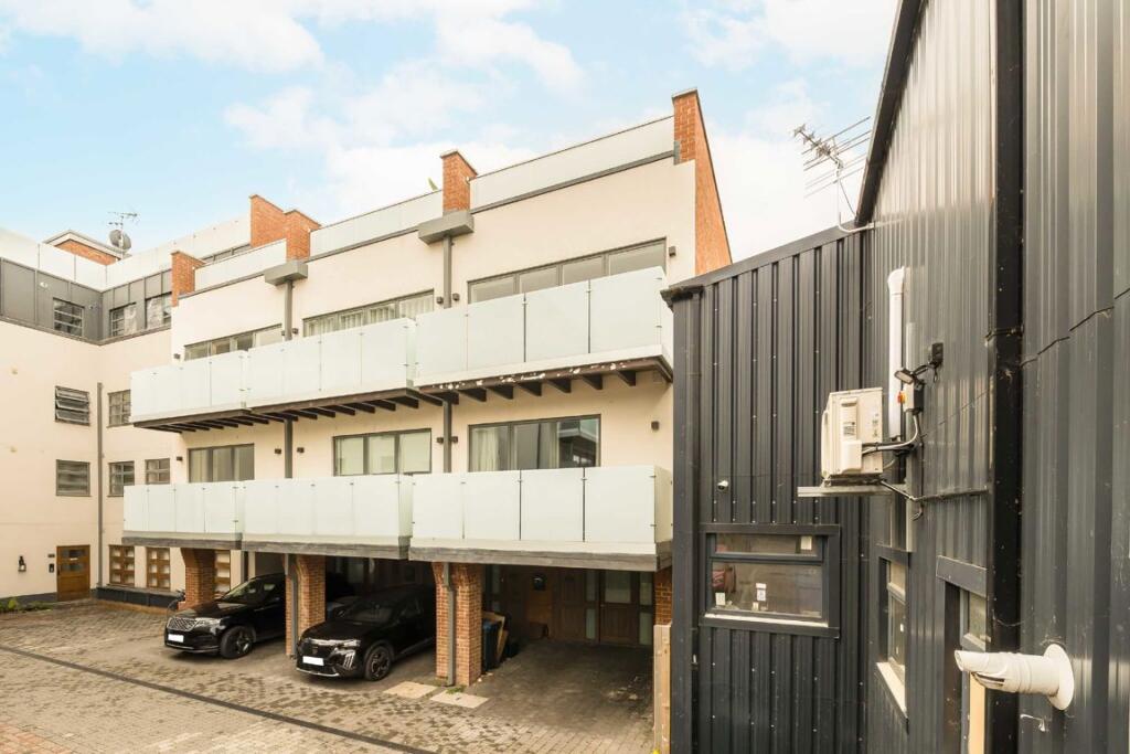 3 bed Detached for rent in Wimbledon. From andrew scott robertson