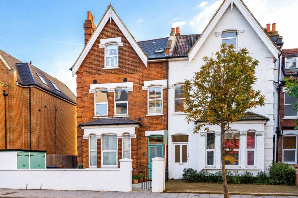 1 bed 1st Floor Flat for rent in Wimbledon. From andrew scott robertson