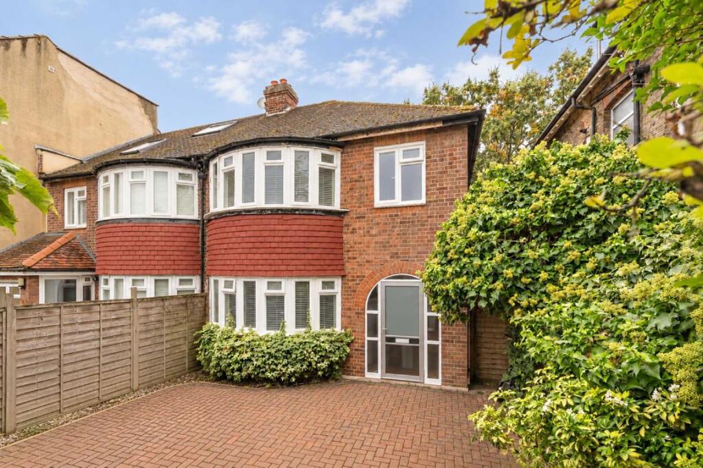 3 bed Detached for rent in Wimbledon. From andrew scott robertson