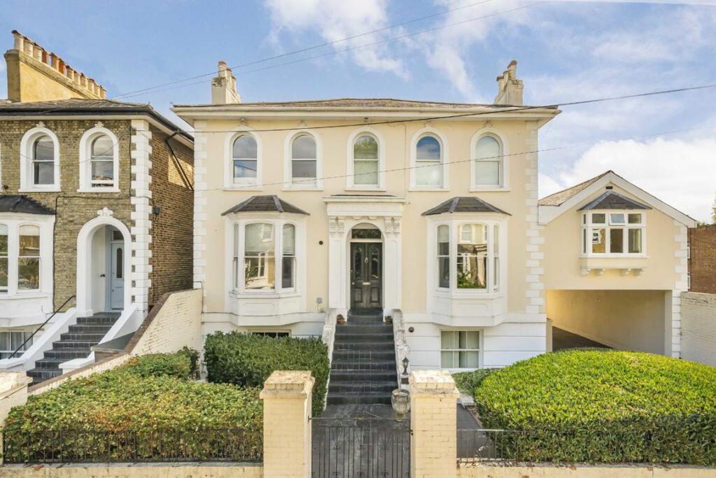 1 bed 1st Floor Flat for rent in Wimbledon. From andrew scott robertson