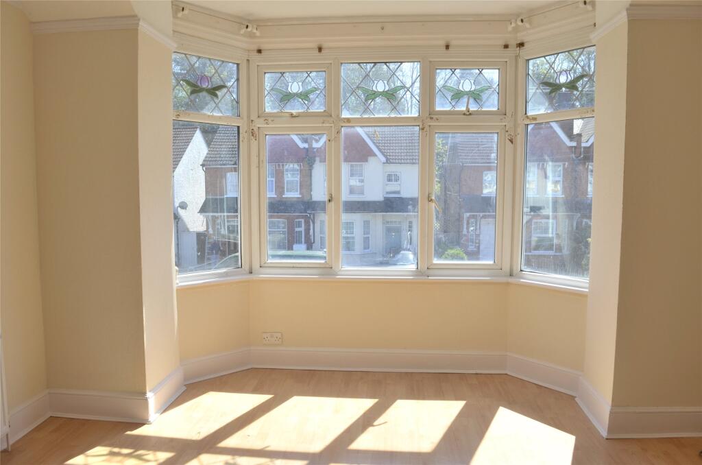 2 bed Apartment for rent in Purley. From Andrews Letting and Management - Wallington