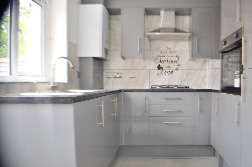 2 bed Mid Terraced House for rent in Croydon. From Andrews Letting and Management - Wallington