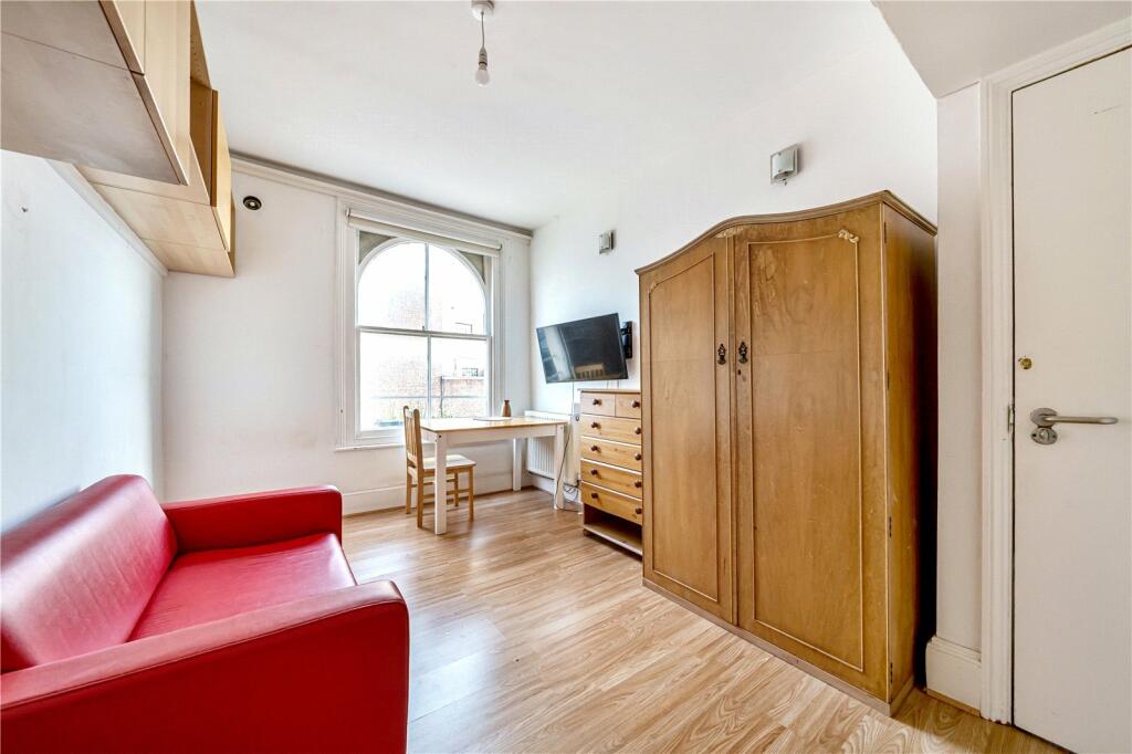 1 bed Mid Terraced House for rent in London. From Anthony Pepe - Crouch End