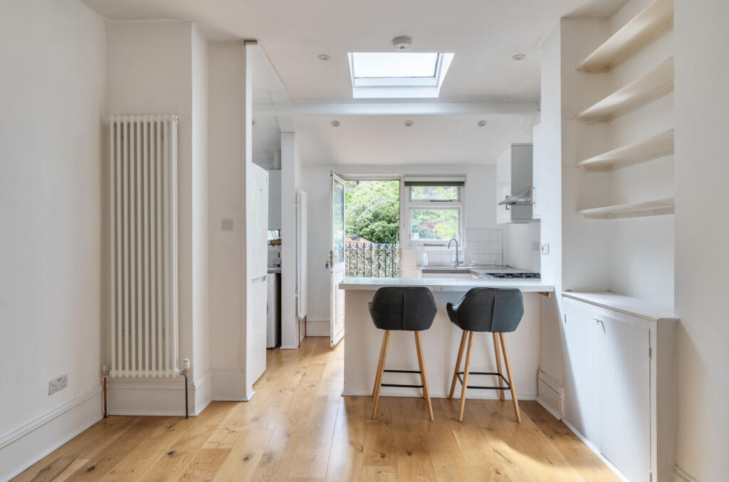1 bed Mid Terraced House for rent in Hornsey. From Anthony Pepe - Crouch End